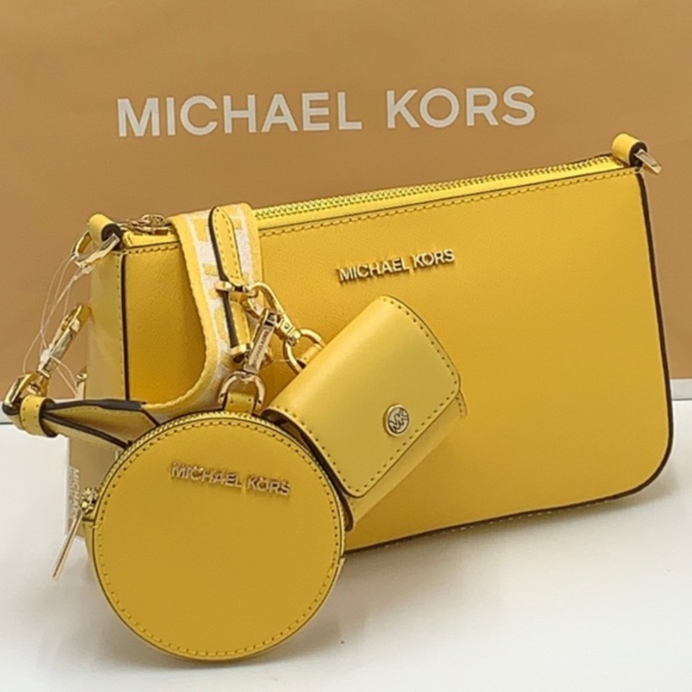 MICHAEL KORS JET SET TRAVEL SMALL
SHOULDER CROSSBODY BAG WITH TECH ATTCH AIRPOD - Picture 1 of 16